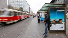 Revizor v Praze měl udeřit ženu do břicha. Zraněná skončila v nemocnici