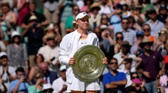 Wimbledon zná vítězku ženské dvouhry. Po třísetové bitvě se raduje Rybakinová