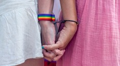 Doma si ani nedovolí vzít se za ruce. Prague Pride nabídl bezpečné místo pro všechny
