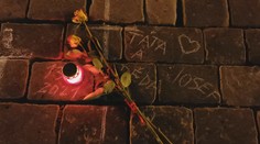 Táta a děda Josef, teta Věra. U křížů na Staromáku stále přibývají jména