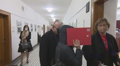 Na krádežích za stovky tisíc se měla podílet bývalá policistka