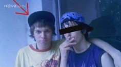 EXKLUZIVNÍ FOTO: Grázl Jeřábek uniká. Matka se zhroutila, v jejich domě zemřela seniorka
