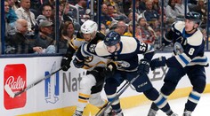 Obránce Jiříček debutoval v NHL. Líbí se mi jeho nebojácný přístup, chválí ho kouč