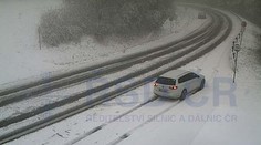 Sníh zkomplikoval dopravu, hlavní tah do Polska se zastavil! FOTO a VIDEO