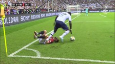 Soupeři šlápl na hrudník! Fanoušci posílají fotbalistu do vězení