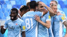 Slovan s Čechy v sestavě nečekaně prohrál, ale přesto postupuje