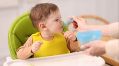 Policie vyšetřuje případ dětské výživy s jedem. Objevila se i v Česku