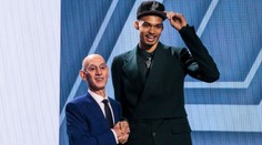 Wembanyama není tak vysoký, přiznali Spurs o obří jedničce draftu