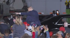 Trump a Biden za sebou mají klíčové mítinky. Opět si vyměňovali urážky