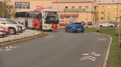 Mělník má problém se zrekonstruovanou silnicí. Autobusy se na ní nevytočí