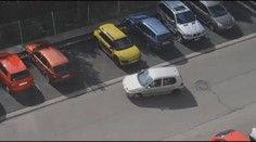 VIDEO: Blondýna v Praze parkuje! Jestli se tomu tak dá říkat...