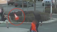 Muži si nadávali a pak po sobě házeli předměty, teď jim hrozí vězení