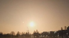 Kamery zachytily průlet asteroidu nad Lamanšským průlivem. Rozzářil oblohu
