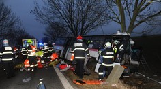 Tragická nehoda u Horoměřic: Takhle vytahovali zraněné! VIDEO