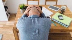 Češi se rekordně zadlužují. Pozor na nejčastější chybu, která vás může zničit