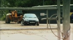 Co se stane, když auto narazí ve 190 km/h do betonové zdi?