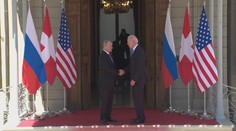 Putin a Biden jednali u společného stolu. Setkání hodnotí jako přínosné