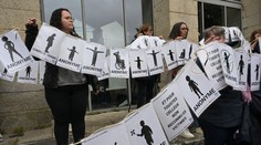 Lékaře ve Francii poslal soud za zneužití stovek dětí na 20 let za mříže. To nestačí, zuří oběti