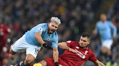 Stoper Liverpoolu to kosí i doma! Ostrým skluzem sundal vlastního syna