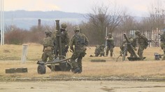 Černochová slíbila peníze vojákům. Přidat teď chtějí i další státní zaměstnanci