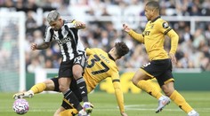 Krejčí prožil premiéru v Premier League. Souček šel za tvrdý faul do sprch
