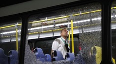 V Riu se zřejmě znovu střílelo! Teď na autobus s novináři
