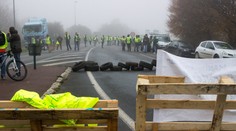 Demonstranti ve Francii uspěli! Minimální mzda 40 tisíc i prémie