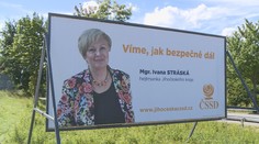 Předvolební billboard ohrožoval řidiče. Stál uprostřed křižovatky