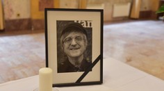 Rozloučení s Mekym Žbirkou bude v Praze. Jeho žena poslala vzkaz fanouškům