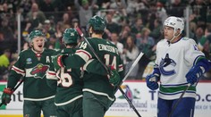 Bláznivý duel v NHL přepisoval rekordy. Jak výsledek z juniorky, divili se hráči