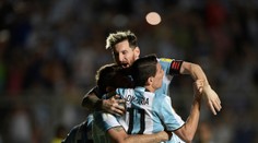 Famózní gól a dvě nahrávky! Messi vykřesal naději pro Argentinu