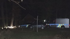 Policie stíhá muže za zapálení přítelkyně. Dlouho nebyl schopný výslechu