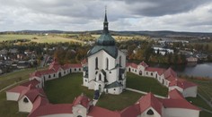 Po dlouhých letech je hotovo. Unikátní žďárský kostel má novou fasádu