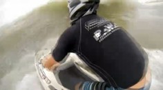 Kaskadérské kousky na vodním skútru, světový šampion řádil