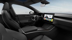 Tesla zase svolává statisíce aut. Tentokrát kvůli tomu, že "prdí a kokrhají"