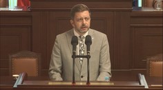 Vláda po dvou dnech bez potíží ustála ve Sněmovně hlasování o nedůvěře