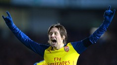 Arsenal děkuje Rosickému! Krásným gólem rozhodl o postupu