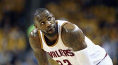 Jízda Clevelandu skončila. LeBron a spol. poprvé na kolenou!