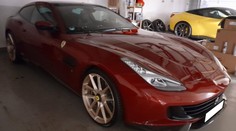 Policie obvinila majitele IT firmy z krácení daně. Zabavila mu luxusní vozy i hodinky