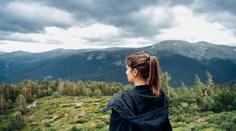 Žene se studená fronta. Přinese ochlazení hlavně do jedné části Česka