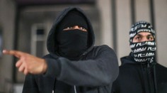 Drama na letišti v Manchesteru: Policista kopal muže do hlavy, lidé křičeli hrůzou