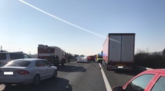 Smrtelná nehoda uzavřela dálnici D5! Řidič kamionu srazil kolegu