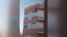 VIDEO: Muž si zabouchl klíče, snaha vlézt do bytu ho stála život!