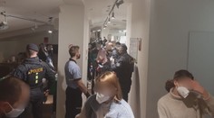 Policisté rozháněli party v centru Prahy! V jednom bytě objevili 60 lidí