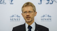 Vystrčil zůstává předsedou Senátu. Zvolila ho silná většina