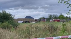 Tragédie v Mostě. Při pádu malého letadla zemřeli dospělý a dítě