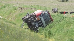 Na Benešovsku se převrátila cisterna s palivem. Zablokovala tah na jih Čech