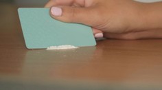 Čeští vědci přišli s novou metodou na určení původu drog. Pomůže to policii