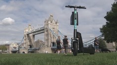 Skládací helma a blinkry v řídítkách. V Británii testují nové elektrokoloběžky