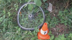 Osobní auto srazilo cyklistu na Karvinsku, po řidiči pátrají policisté